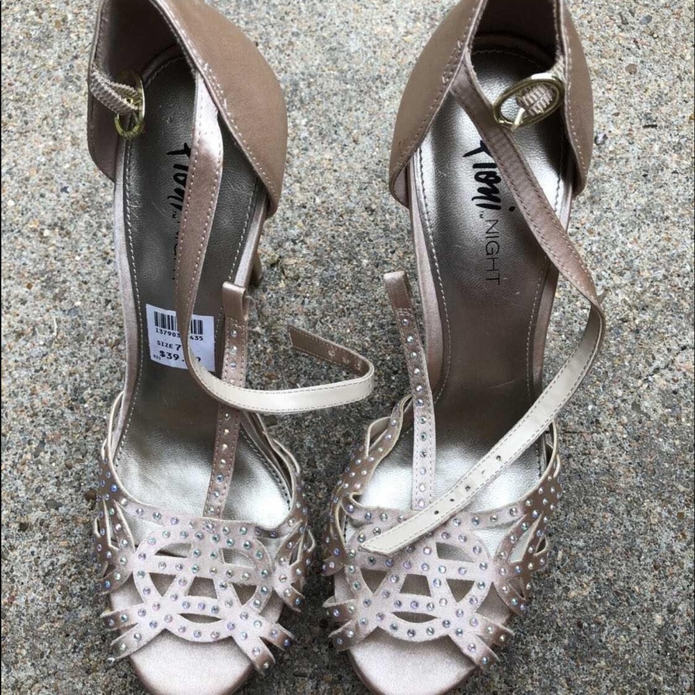 Tan Satin Heels-Size 7